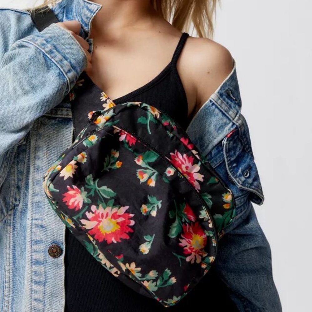 NWT BAGGU Fanny Pack, Laura Ashley Rhian Floral - Picture 8 of 9